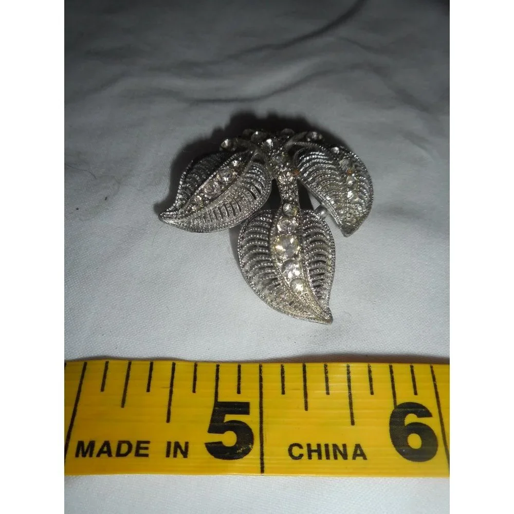 Vintage Estate Rhinestone Leaves Scarf Buckle Scarf Clip ornate